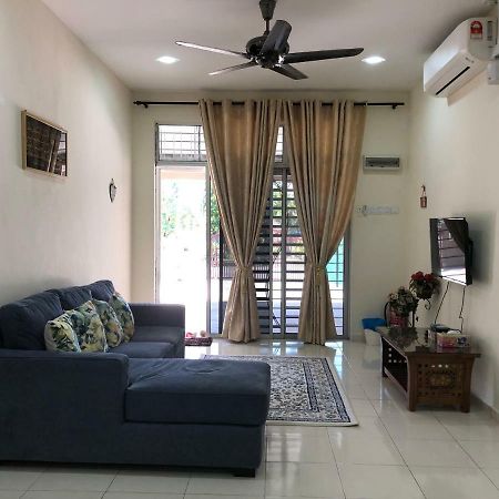 קמפונג קואלה בסוט Magnolia 1 Homestay מראה חיצוני תמונה