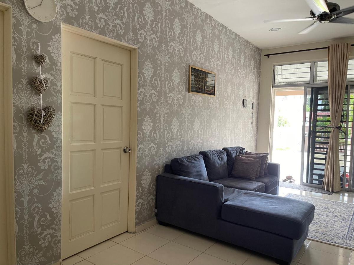 קמפונג קואלה בסוט Magnolia 1 Homestay מראה חיצוני תמונה