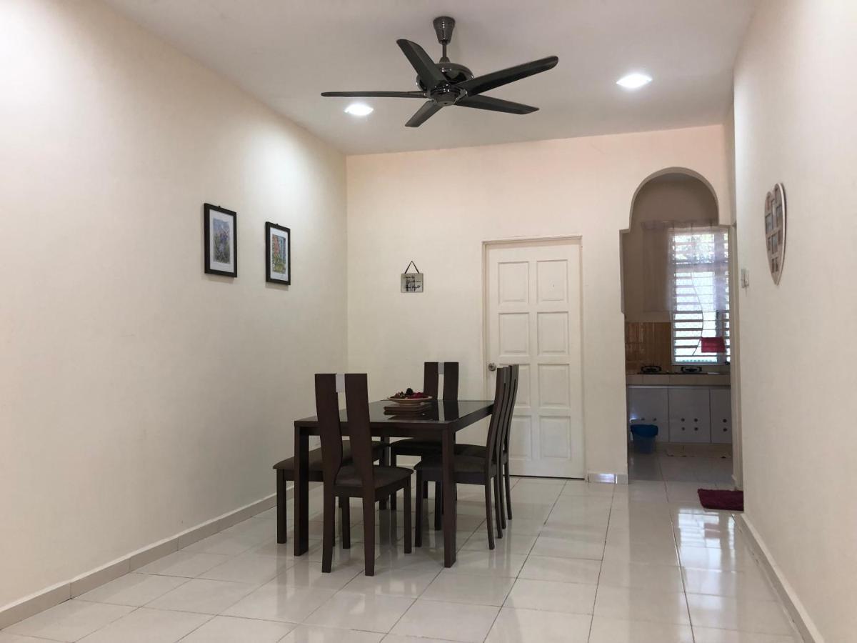 קמפונג קואלה בסוט Magnolia 1 Homestay מראה חיצוני תמונה