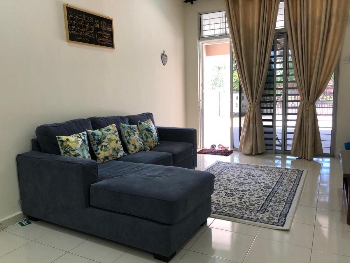 קמפונג קואלה בסוט Magnolia 1 Homestay מראה חיצוני תמונה